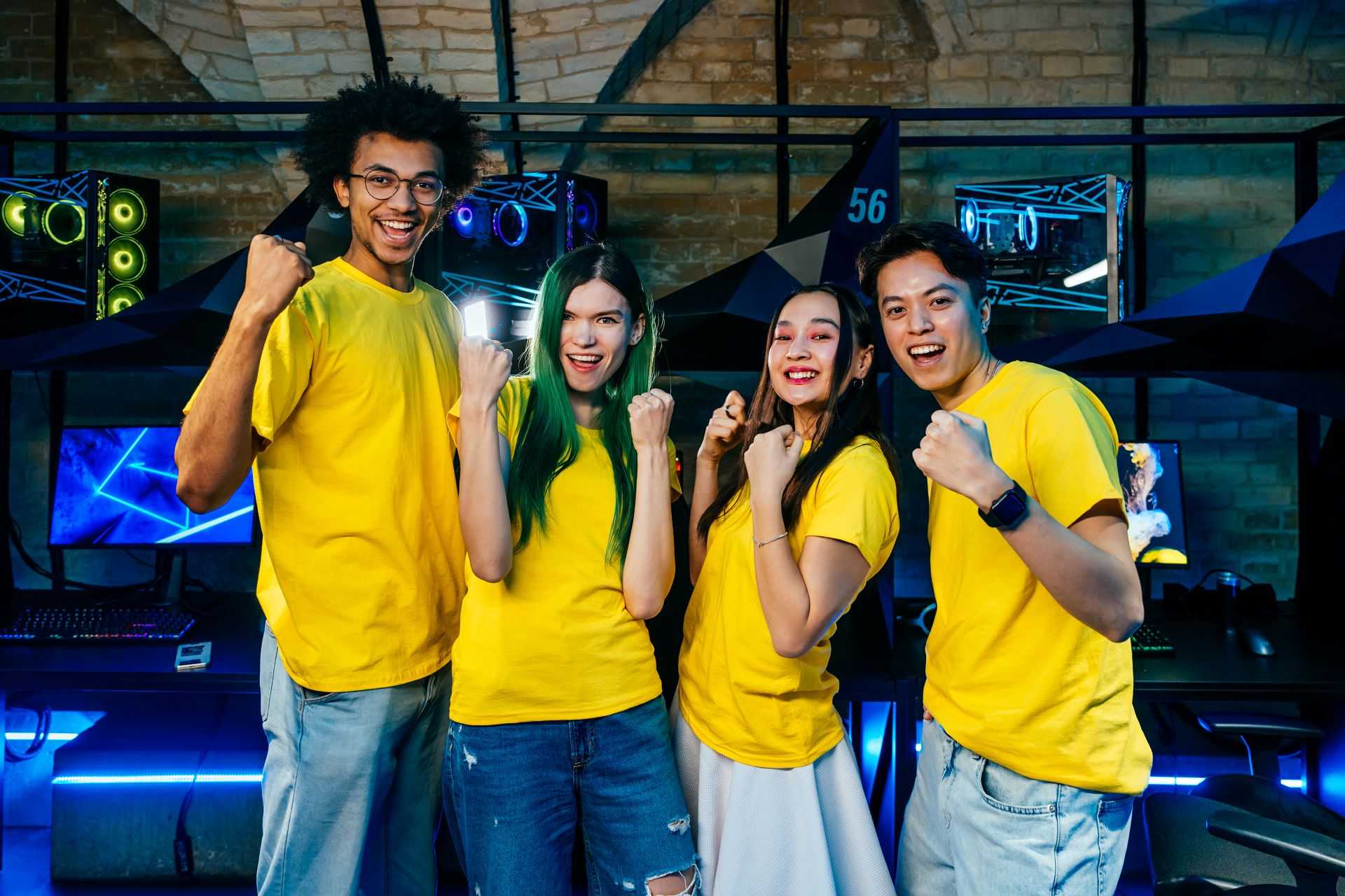 multiethnic-group-of-young-friends-playing-img